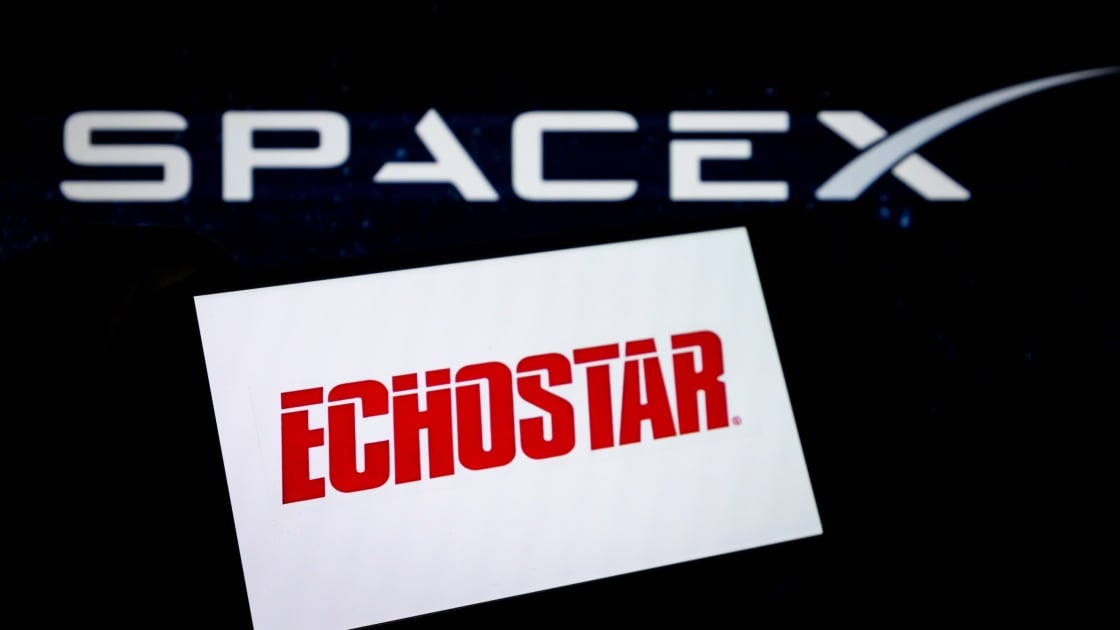 FCC Clears SpaceX to Use EchoStar Spectrum, But There Is a .4B Problem