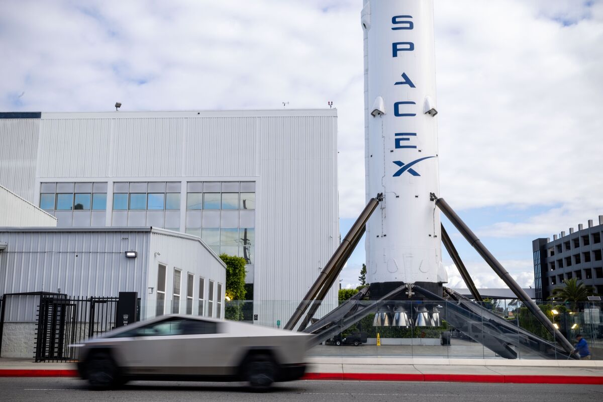 SpaceX Picks Nasdaq as Listing Venue for IPO, Report Says