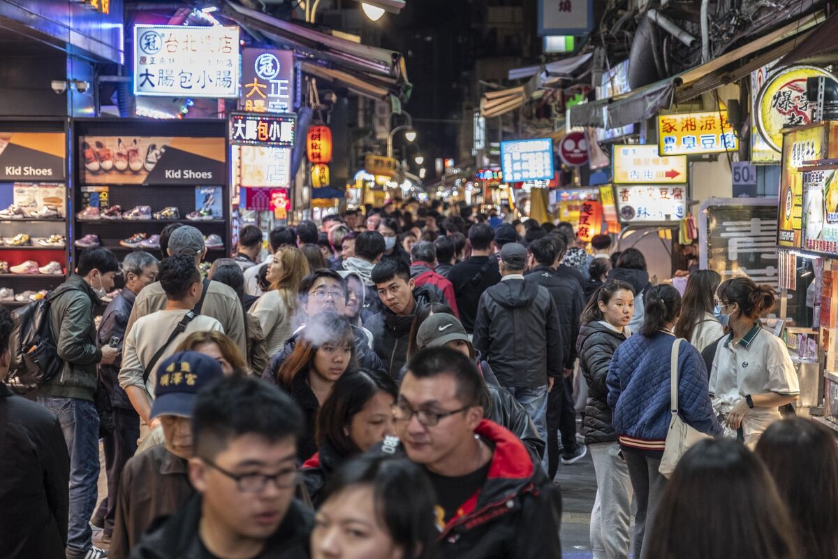 EM’s Record Rally Leads Two Hedge Funds to Turn Away Investors EM’s Record Rally Leads Two Hedge Funds to Turn Away Investors