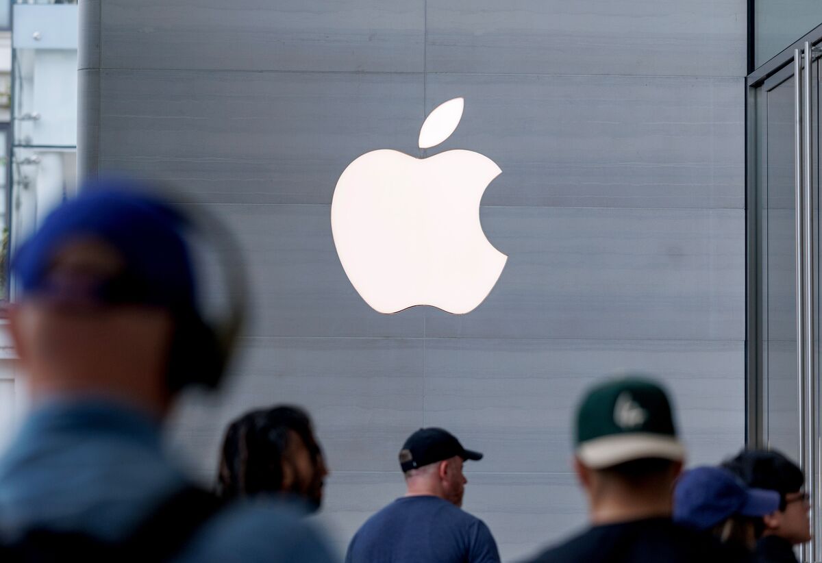 Apple’s Camera-Equipped AirPods Reach Advanced Testing Stage in AI Device Push