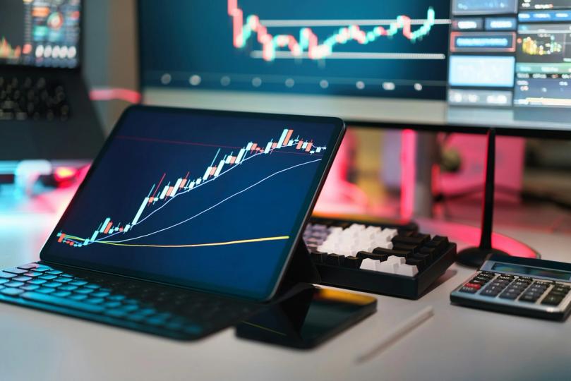 Bitcoin above K, ETH, SOL, DOGE higher as Senate clears Clarity Act yield hurdle