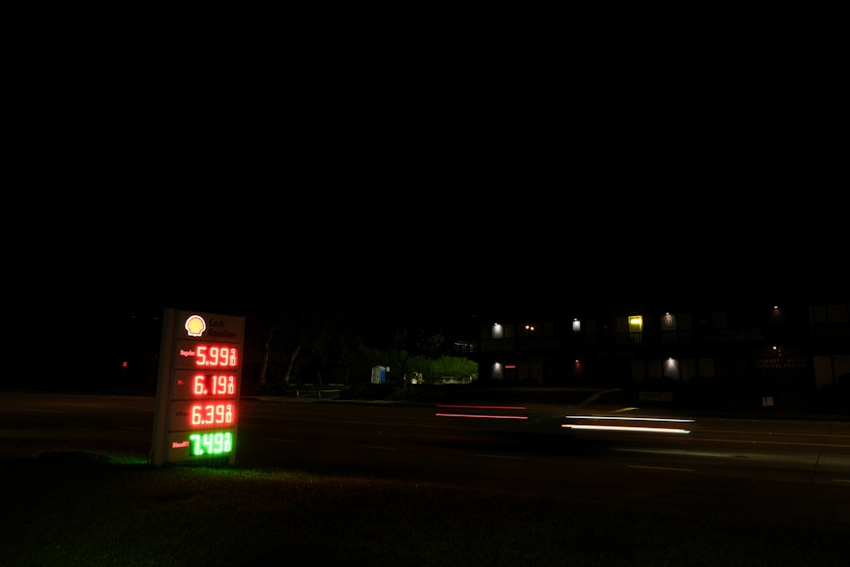 Despite rising gas prices, many Seattle-area drivers aren’t switching to EVs