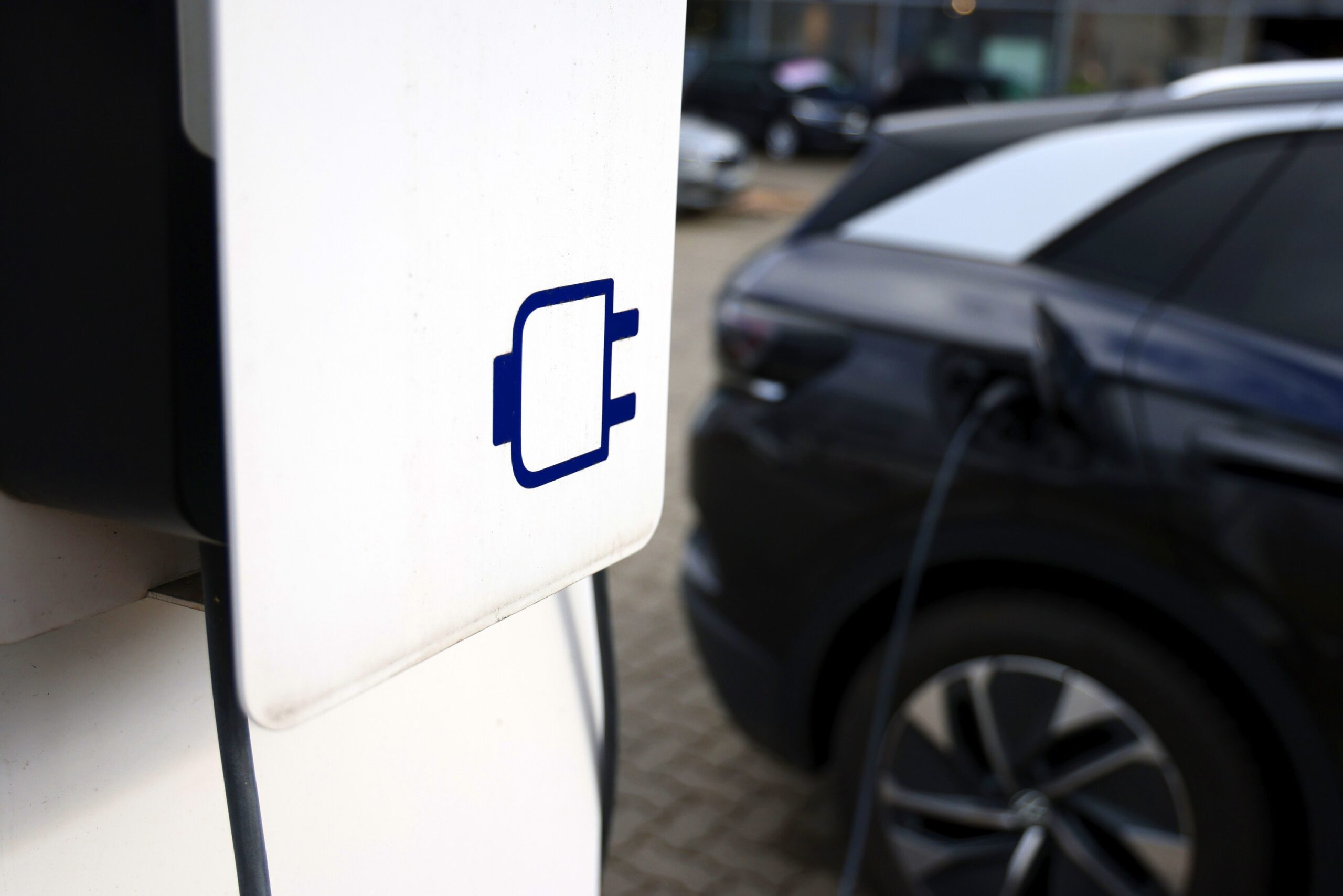 Germans switch to EVs at record pace, helped by government incentive Germans switch to EVs at record pace, helped by government incentive