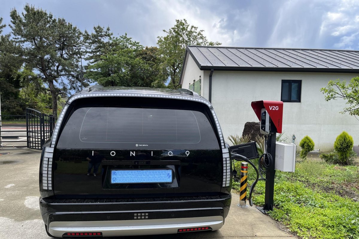 Hyundai tests EV power-sharing service on Jeju Island