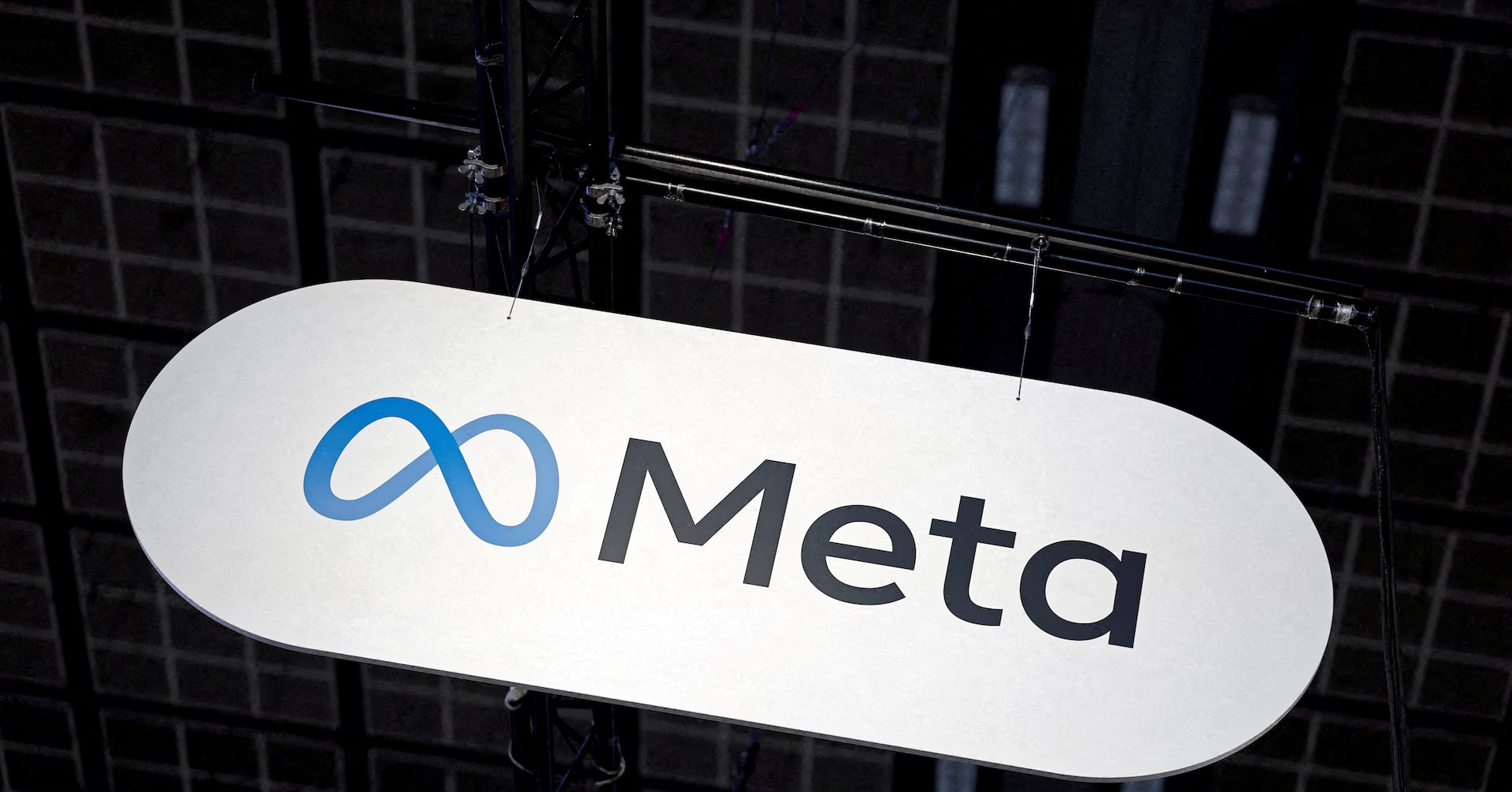 Meta offers rival AI chatbots free access to WhatsApp for