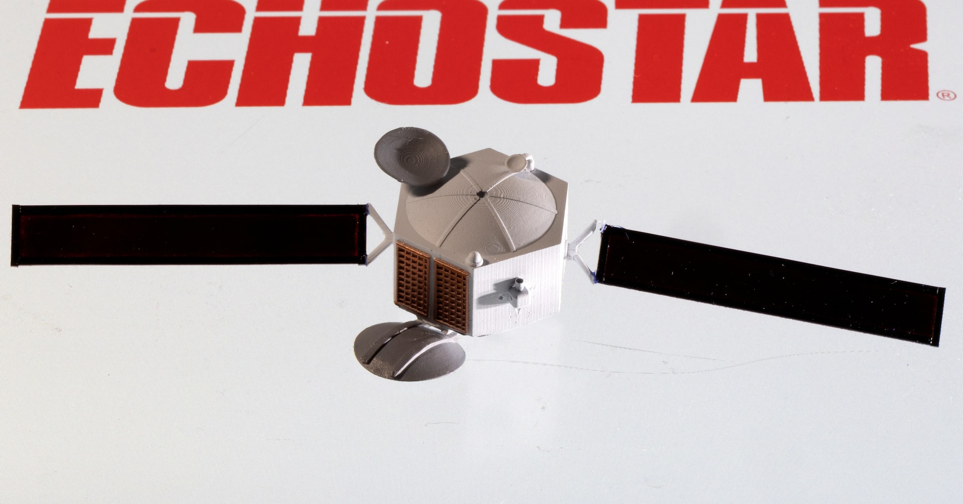 FCC approves EchoStar sales of 65 megahertz spectrum to SpaceX, 50 megahertz to AT&T