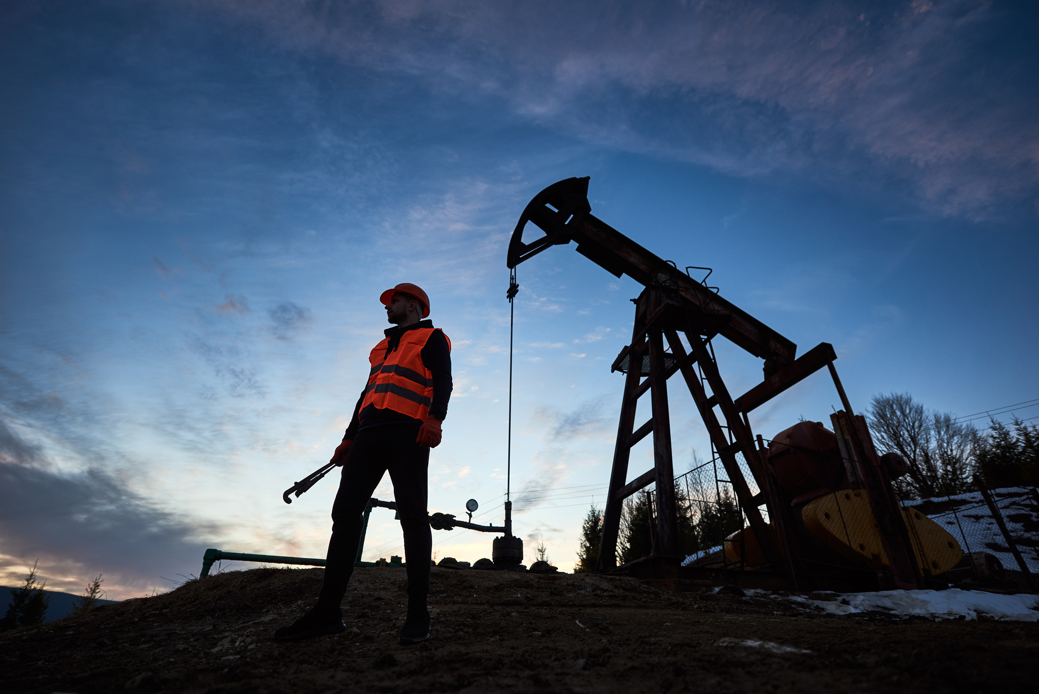 Shell’s CEO Says the Oil Market Is Short 1 Billion Barrels and Getting Worse. Here’s What Investors Should Do Now.