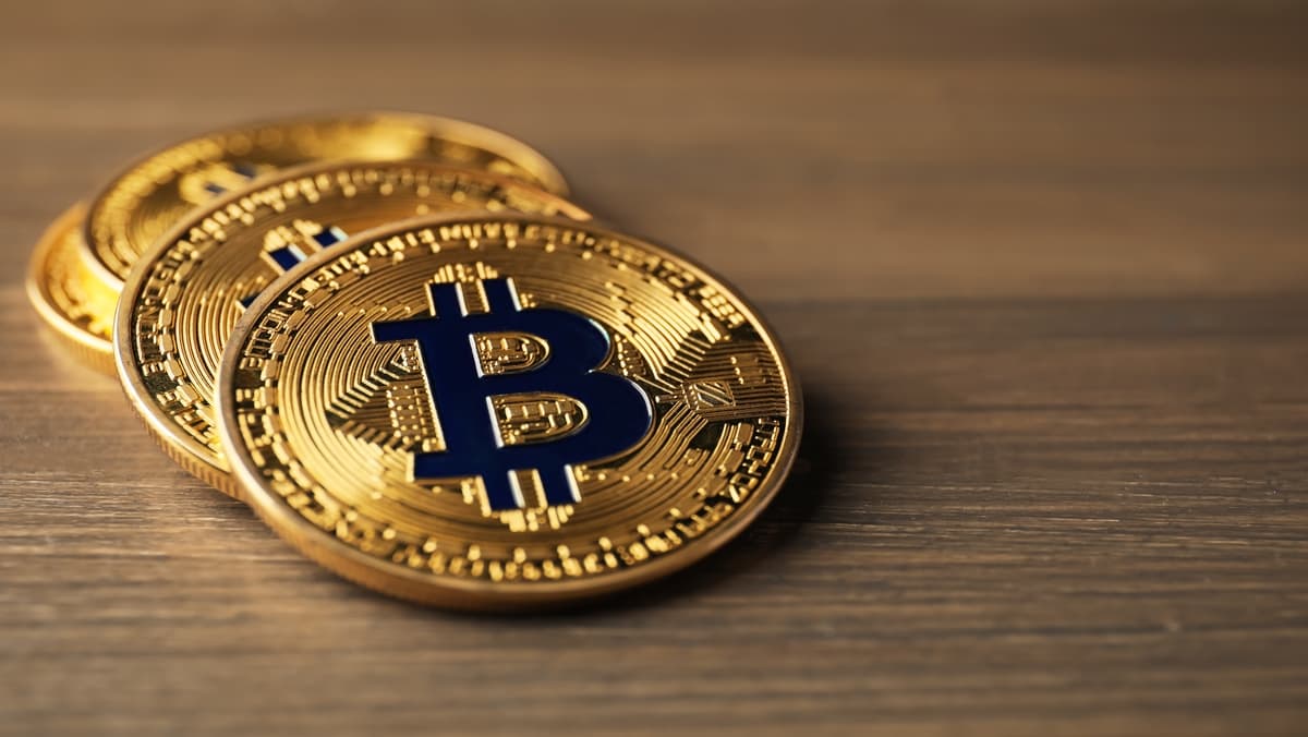 Bitcoin Dips Below K Amid Rising Oil Prices and Bond Yields