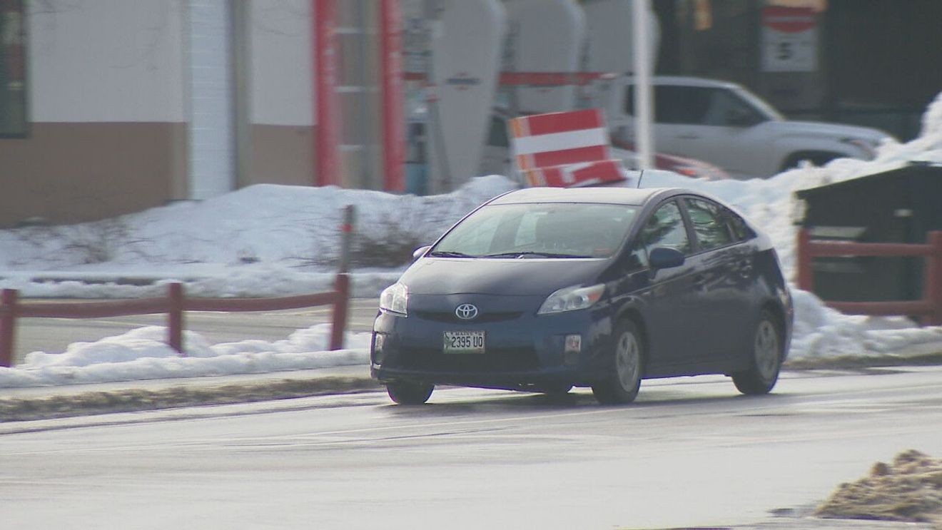 AAA study says electric vehicles may struggle with extreme cold, heat