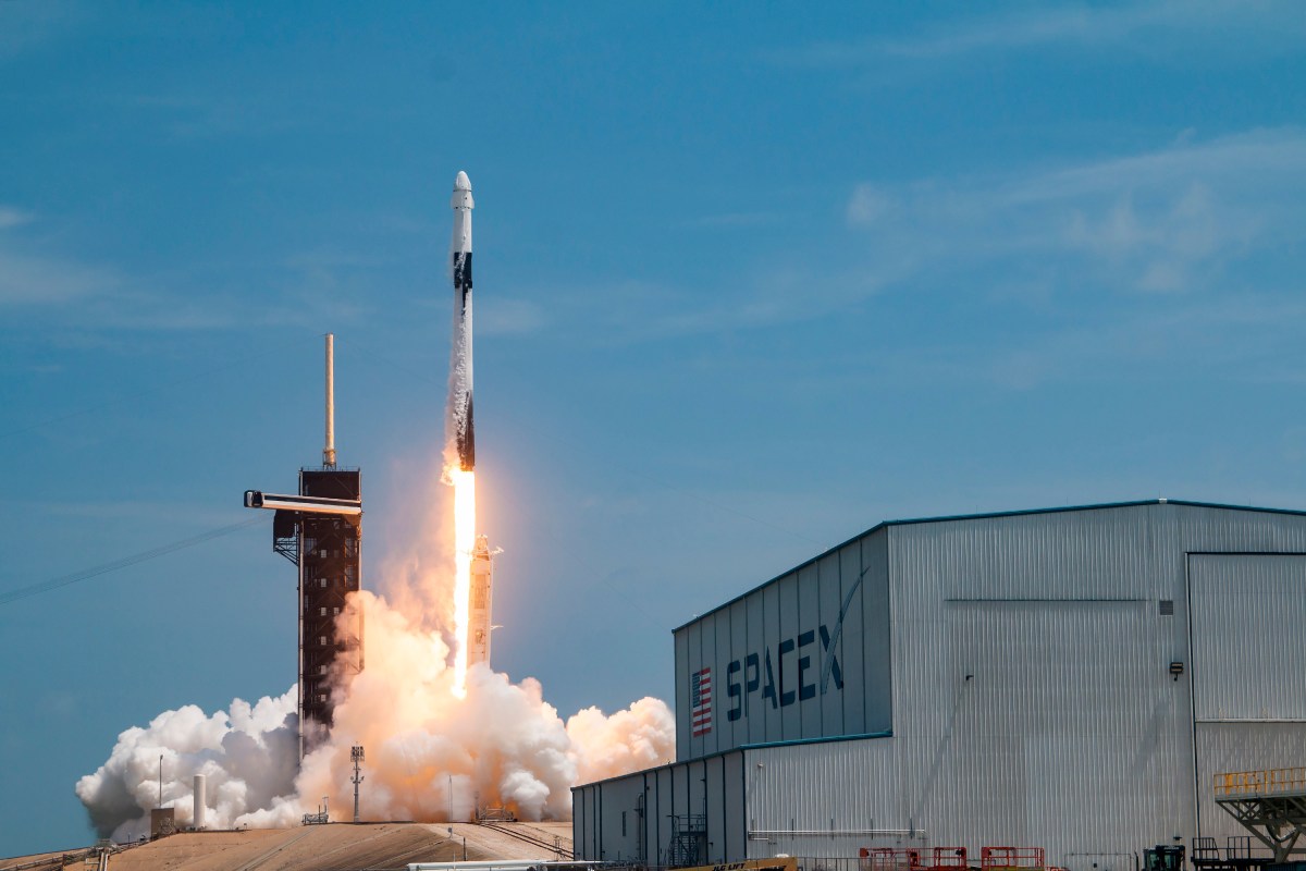 SpaceX awarded .45B in Space Force contracts ahead of IPO