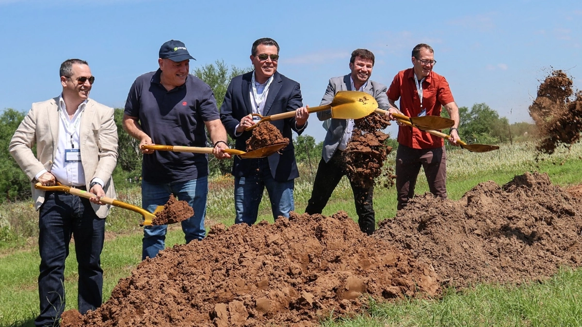 CPS ENERGY AND ASHTROM RENEWABLE ENERGY BREAK GROUND ON SOLAR FARM