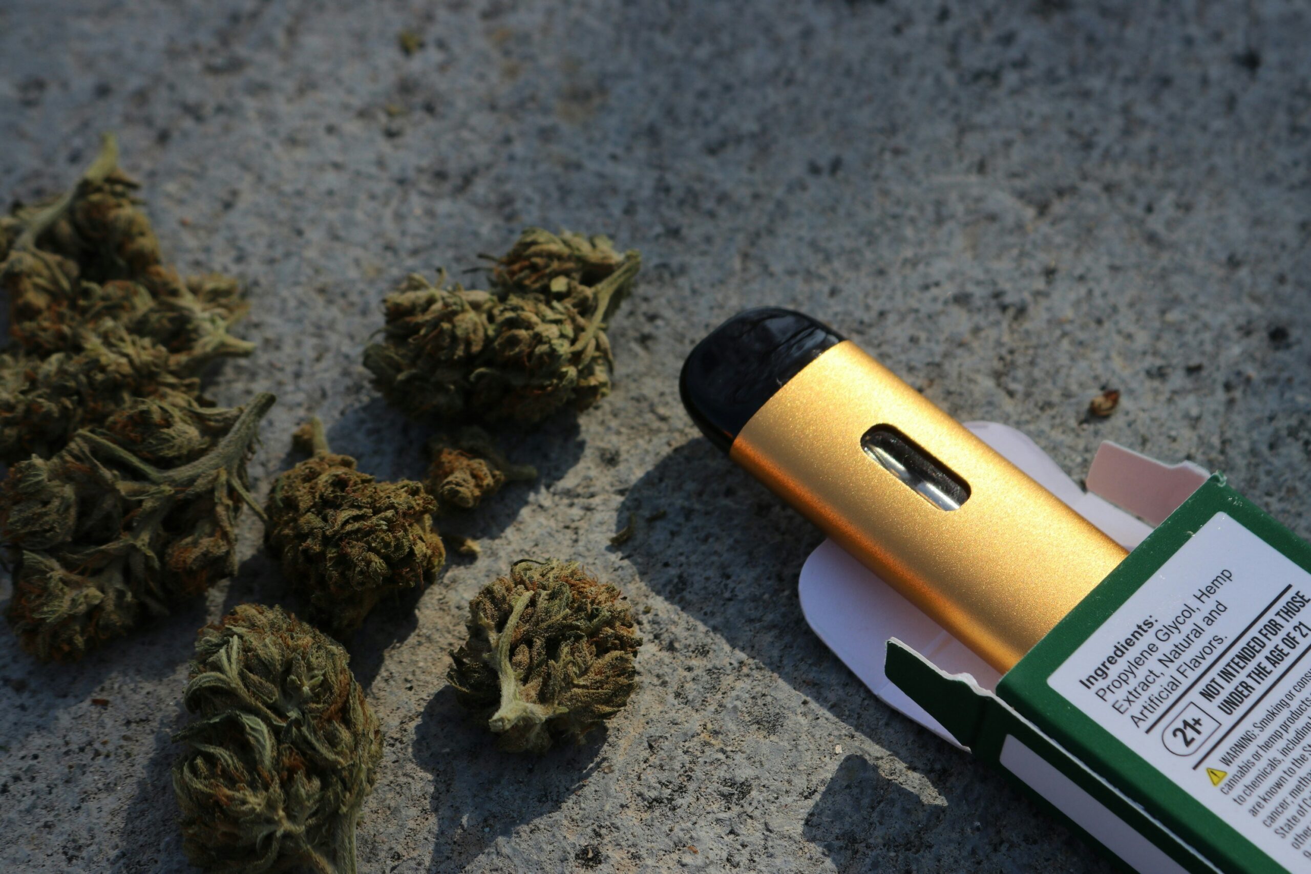Study: Cannabis Vape Pens Emit Significantly Fewer Toxins Than Smoked Joints