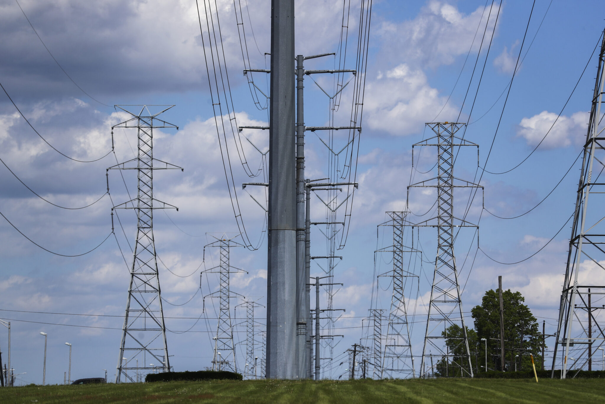 Electricity grid manager PJM says developers are proposing 800+ new power projects