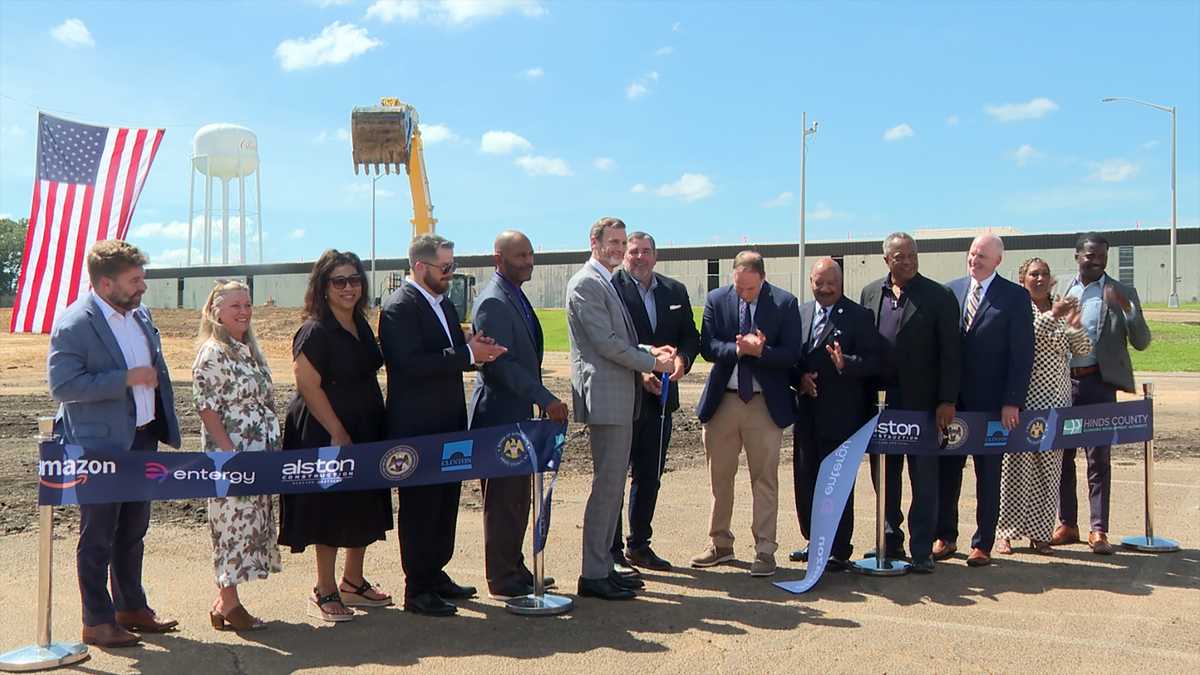 1,500 workers are building Amazon’s Clinton data center