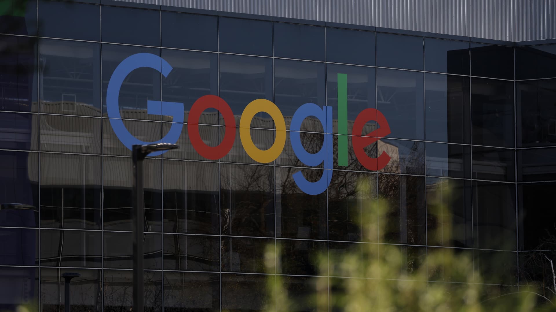 Alphabet’s plan to sell  billion in stock to fund its AI buildout isn’t all bad