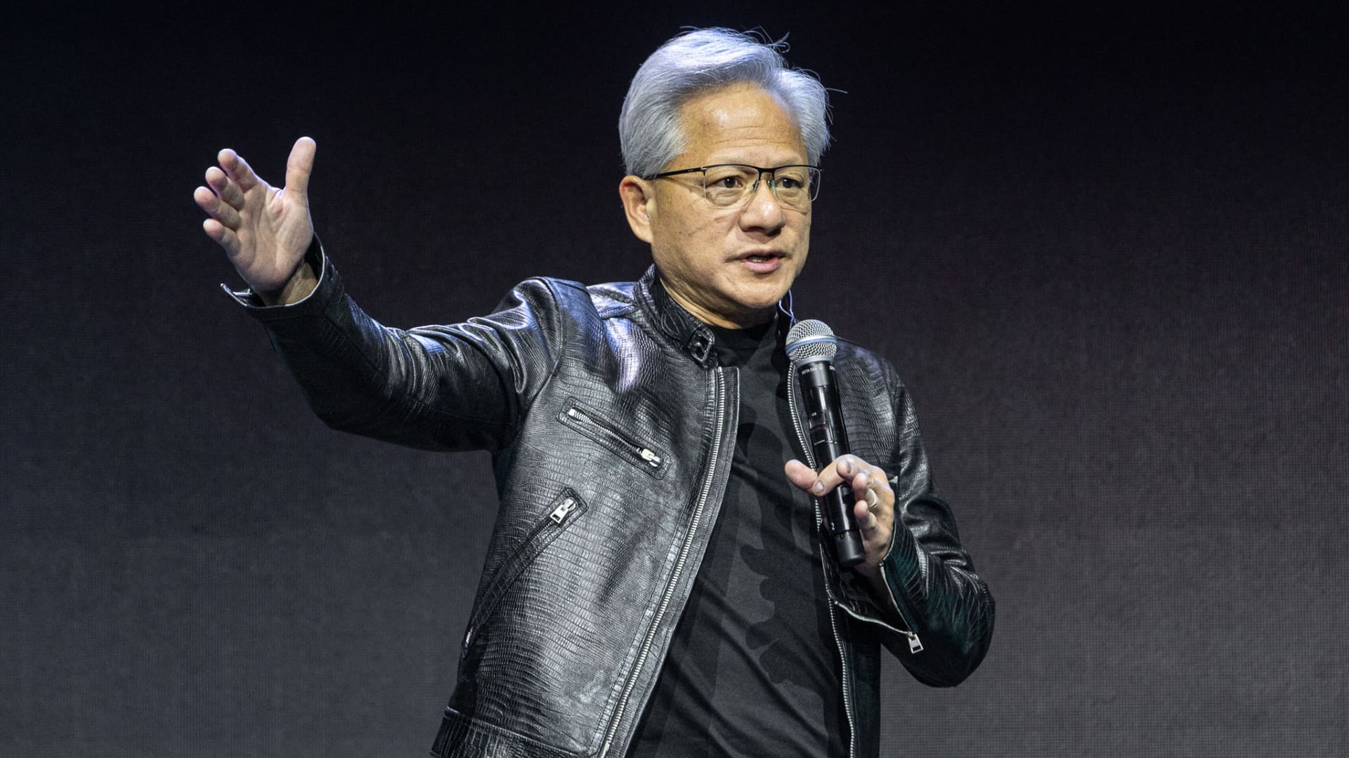Warren invites Nvidia CEO Jensen Huang to Senate hearing on China AI chip sales