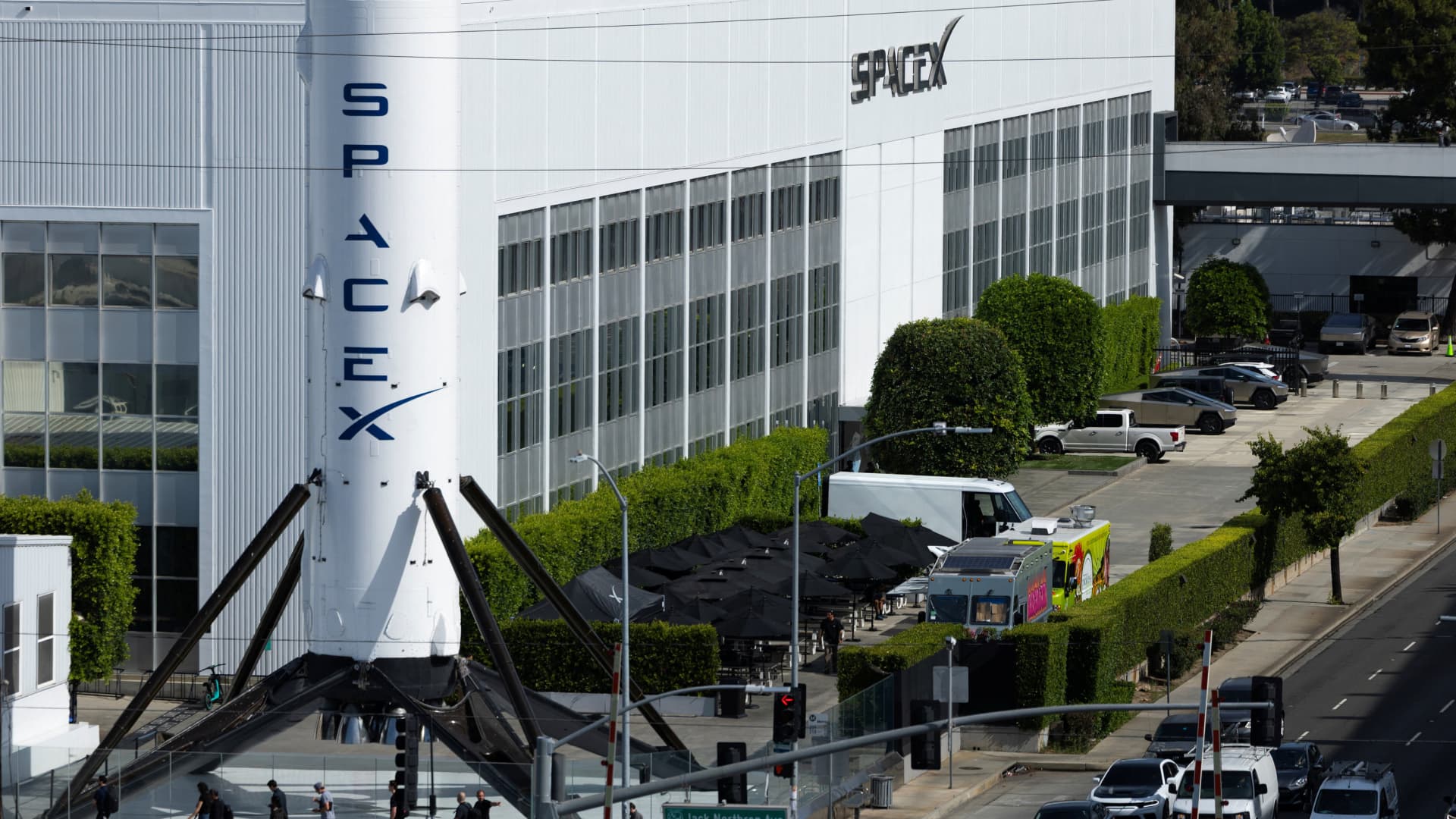 Former Tesla board member says SpaceX needs to achieve 2 of its 3 moonshots to keep its valuation Former Tesla board member says SpaceX needs to achieve 2 of its 3 moonshots to keep its valuation
