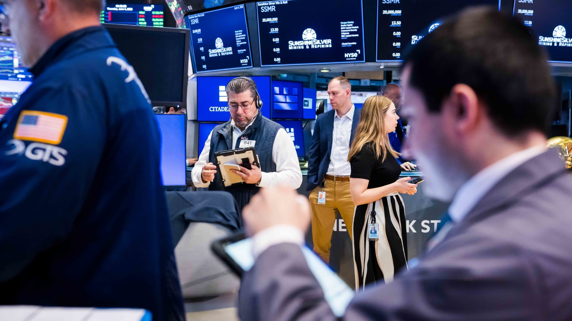 Wall Street’s ‘fear gauge’ punches back as the ‘crash up’ in chip stocks finally reverses Wall Street’s ‘fear gauge’ punches back as the ‘crash up’ in chip stocks finally reverses