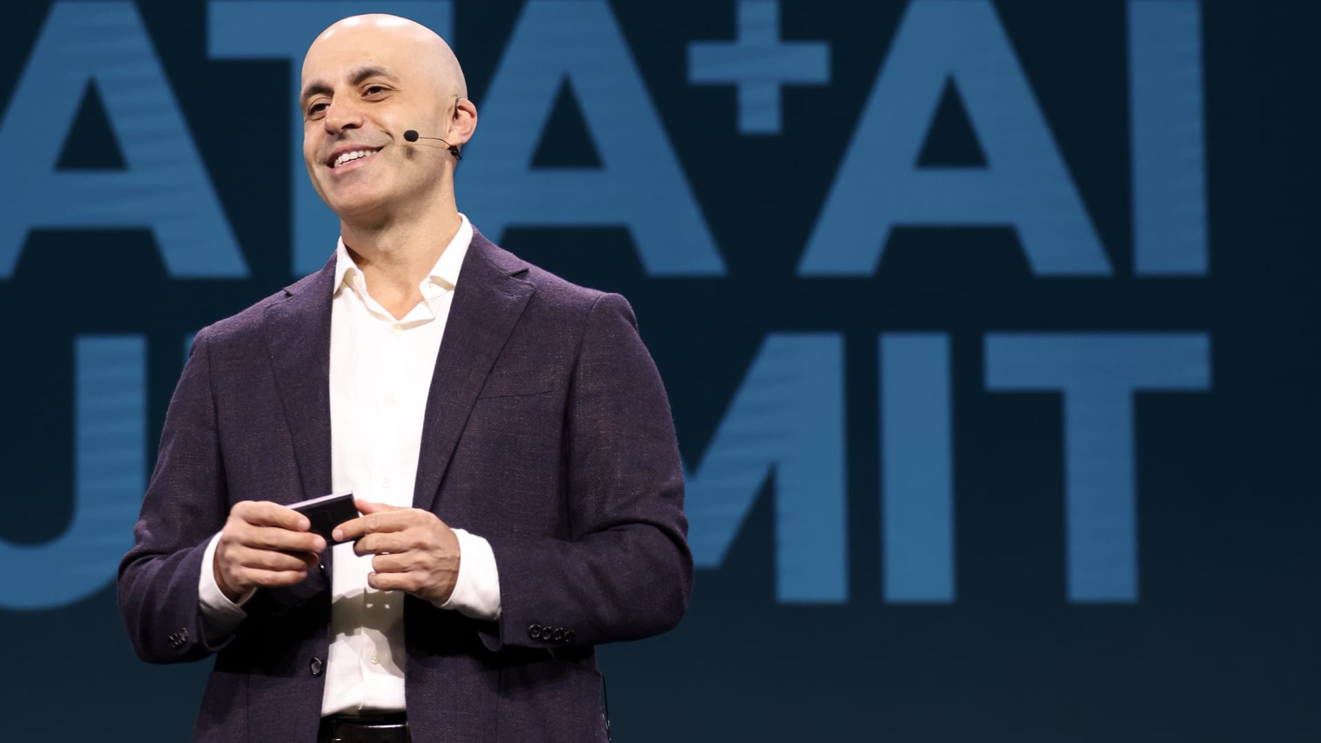 Databricks sales growth tops 80%, but margin are shrinking from swarm of AI agents Databricks sales growth tops 80%, but margin are shrinking from swarm of AI agents