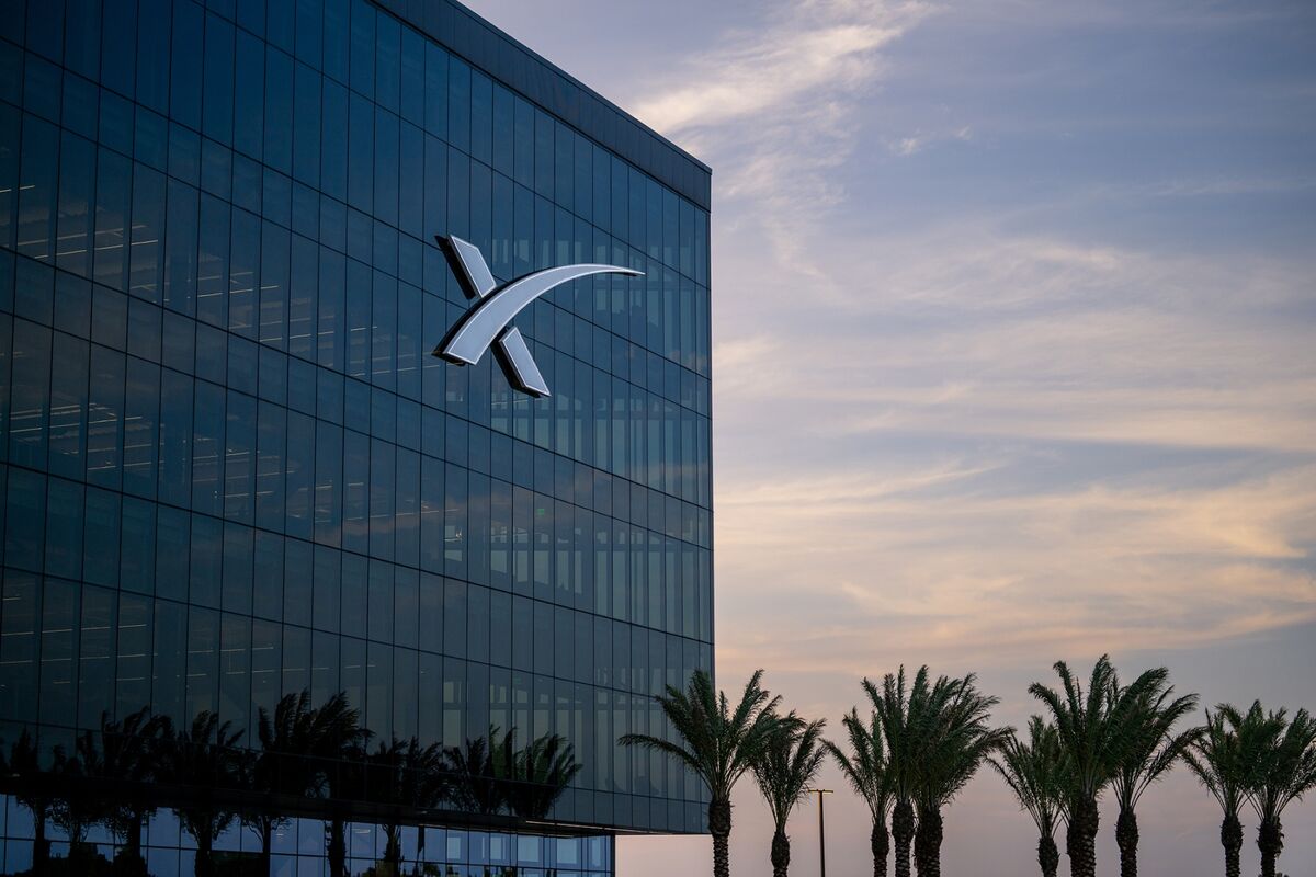 The SpaceX Cafeteria Is About to Be Full of Millionaires