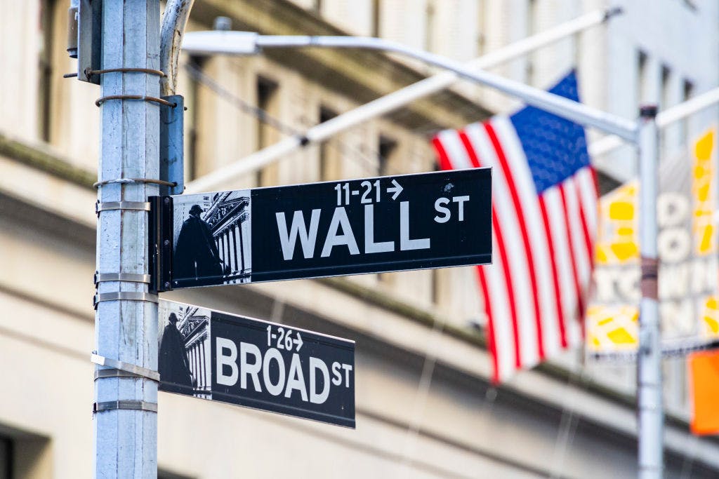 Chip stocks and high-flying tech shares plunge, sending the Nasdaq, S&P 500 lower Chip stocks and high-flying tech shares plunge, sending the Nasdaq, S&P 500 lower