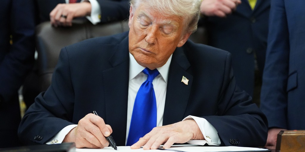 Trump signs AI order seeking access to new models before release