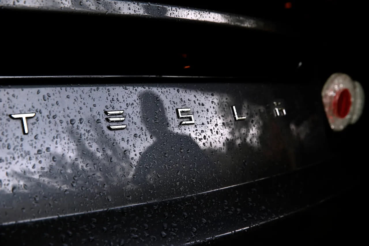 TSLA Stock On Track For Worst Week In A Year On Fresh Roadster Delay As Musk’s April Promise Fades
