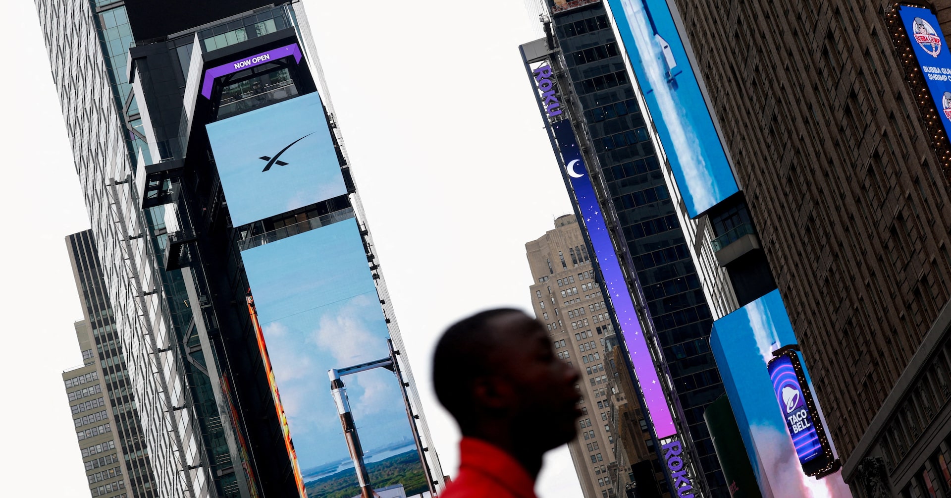 Retail investors build big dreams on small slices of SpaceX