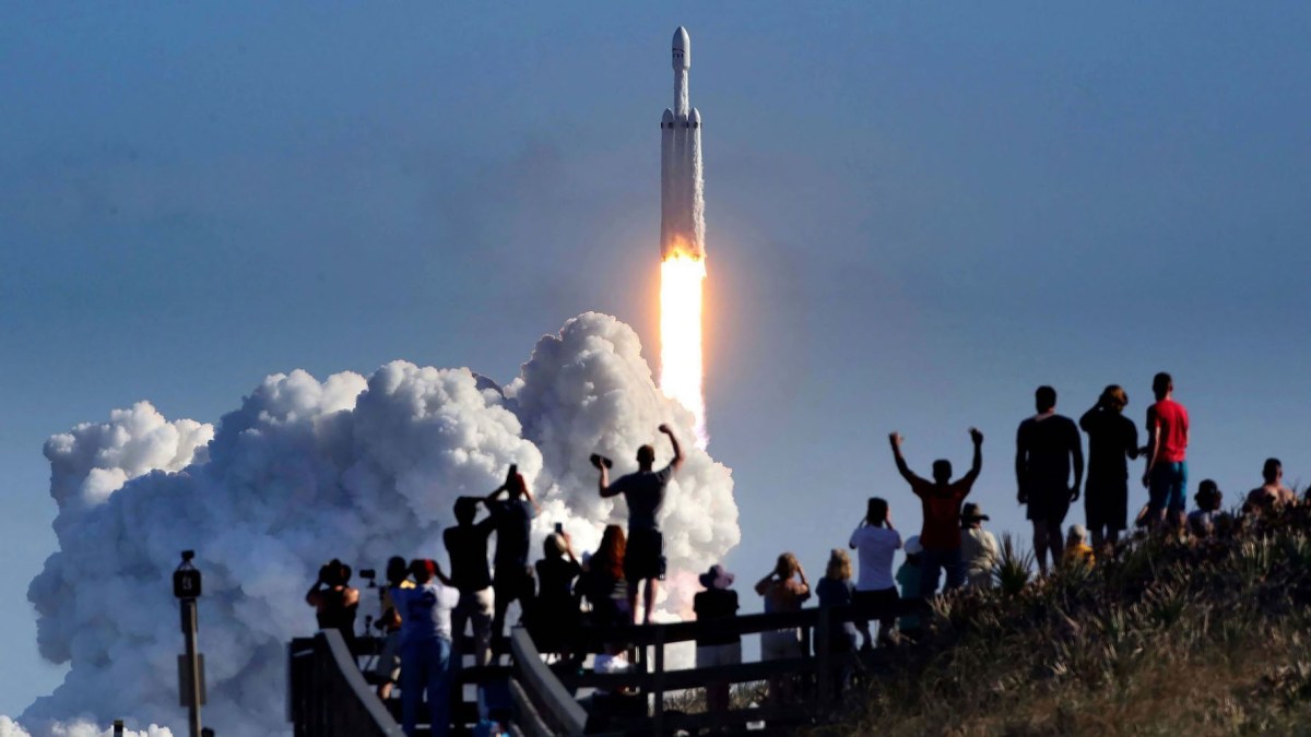 SpaceX passes Amazon as valuation balloons to .7T