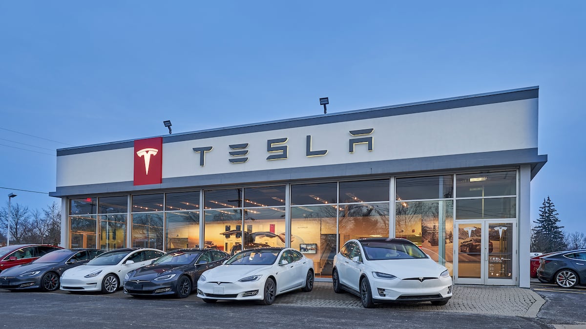 Building housing Cleveland area’s only Tesla dealership for sale Building housing Cleveland area’s only Tesla dealership for sale