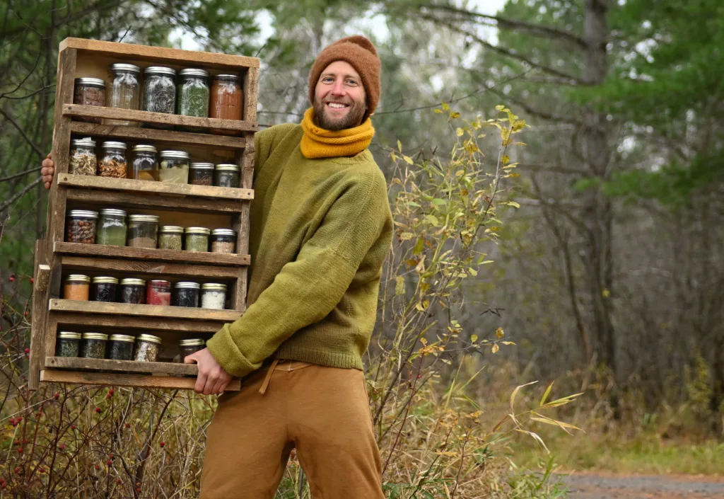 Environmental Activist Robin Greenfield Brings Foraging Tour to Davis, Promotes Reconnection With Nature