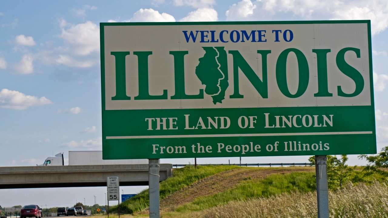 Illinois cannabis reform bill targets licensing gap, eyes federal future
