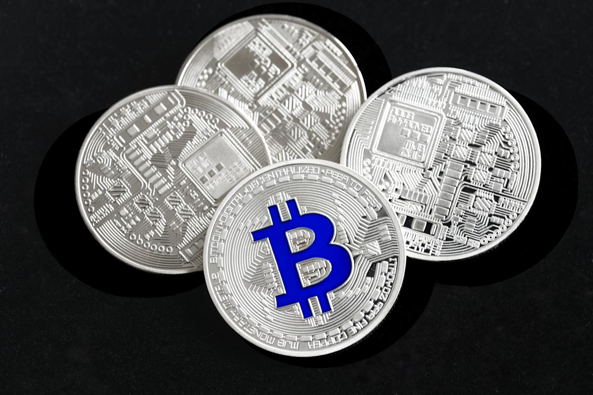 Bitcoin falls to ,000, hits lowest level since April