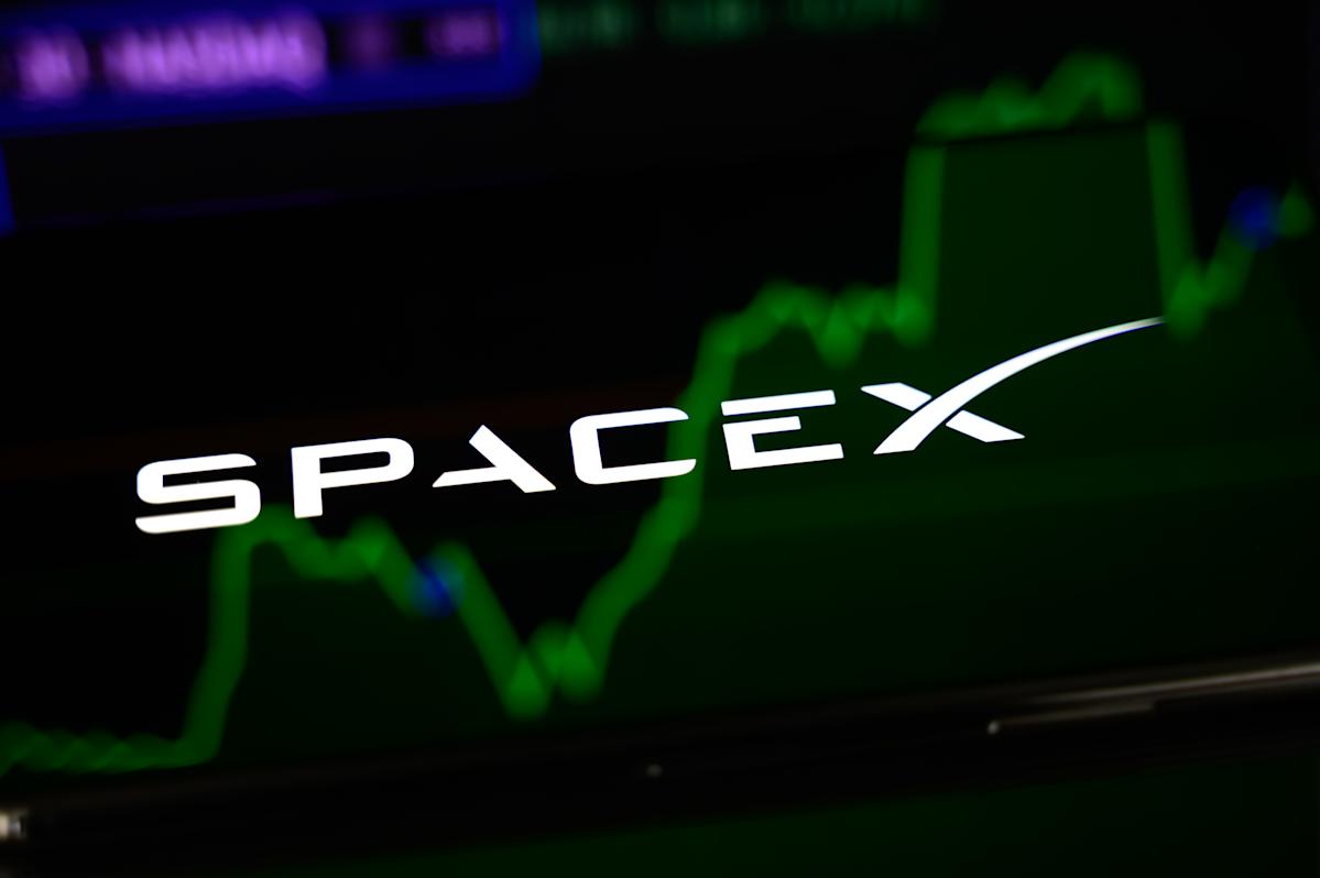 Morningstar says SpaceX is ‘significantly overvalued’