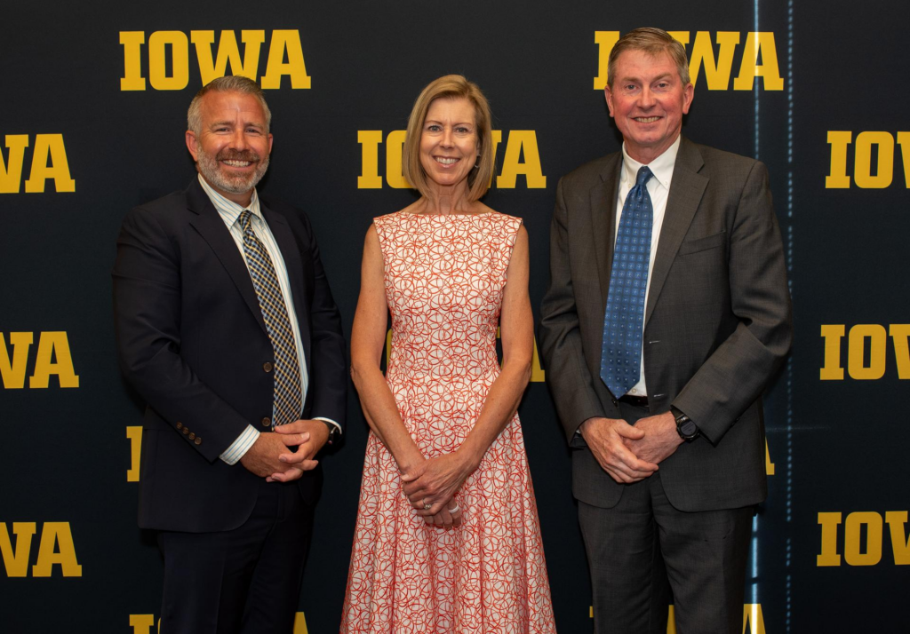 Sharon and Kyle Krause donating M for new UI initiative researching environment’s effect on health Sharon and Kyle Krause donating M for new UI initiative researching environment’s effect on health