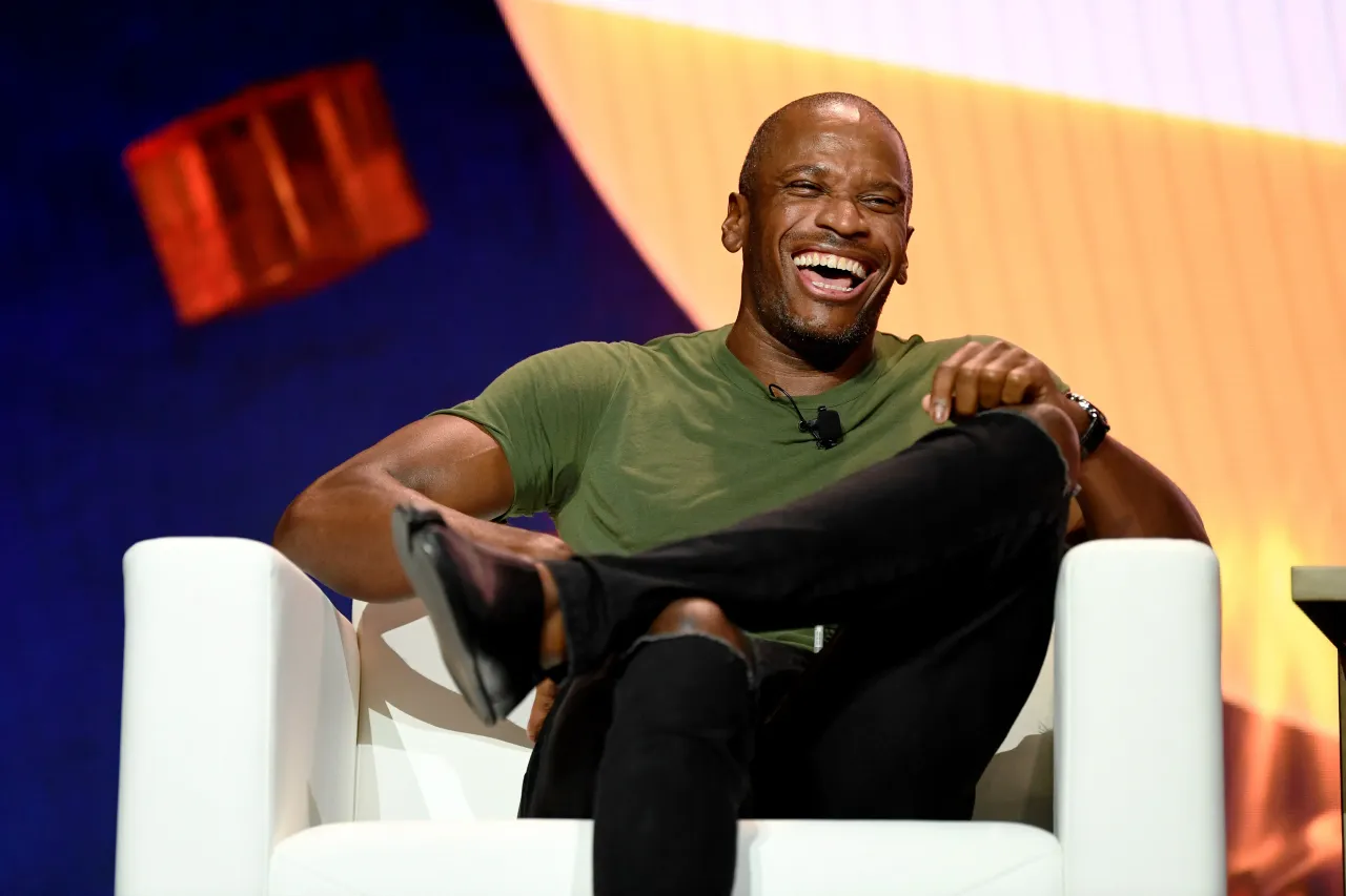 Arthur Hayes Sold His Bags. Zcash Pumped Anyway Outpacing Bitcoin