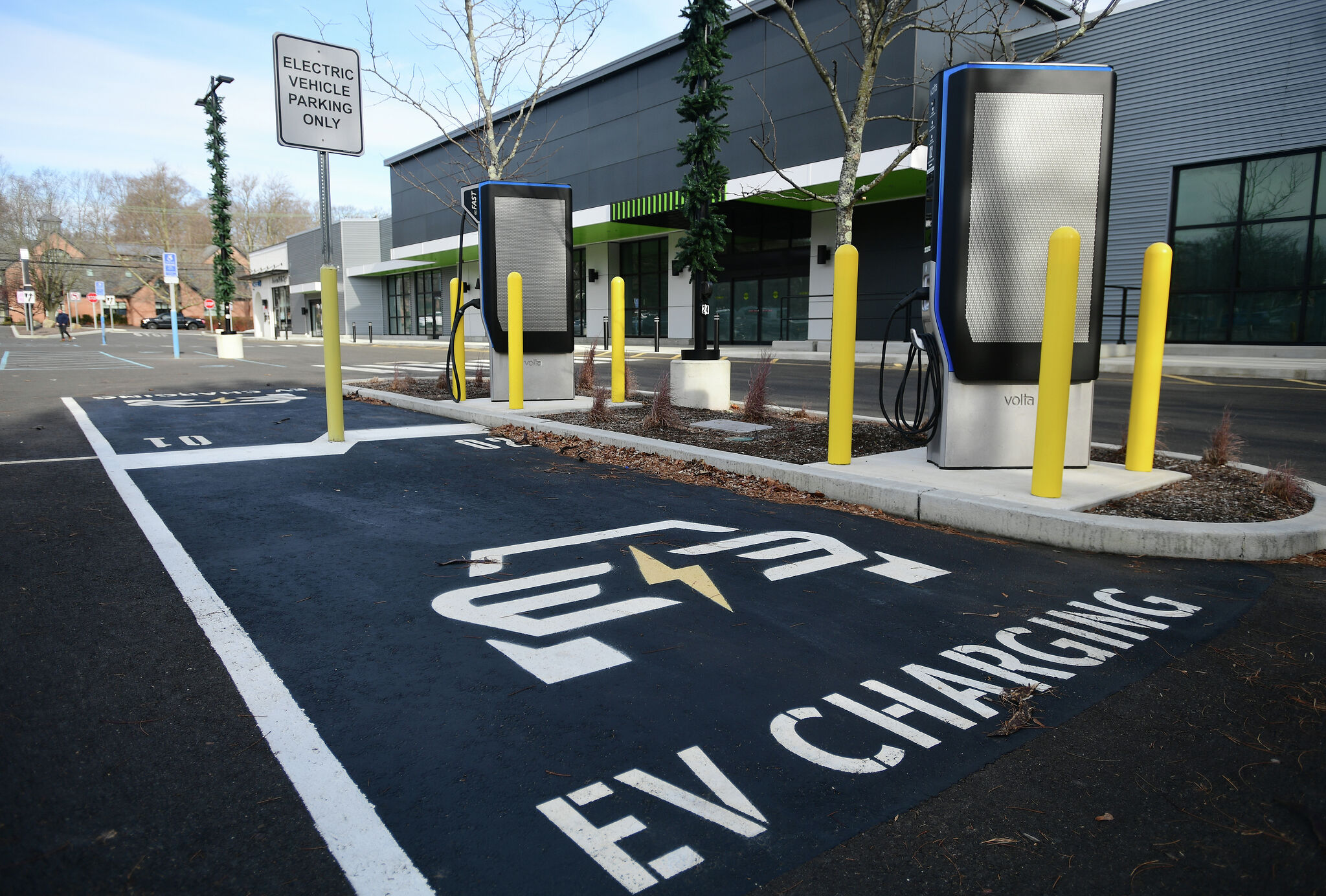 Connecticut plans to add 370 electric vehicle charging ports