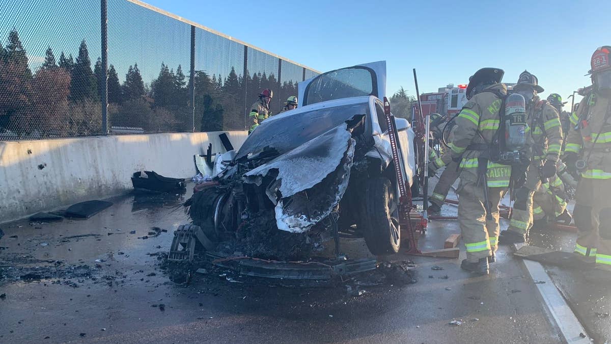 Firefighter Explains Why EV Battery Fires Can Reignite After They Look Extinguished Firefighter Explains Why EV Battery Fires Can Reignite After They Look Extinguished